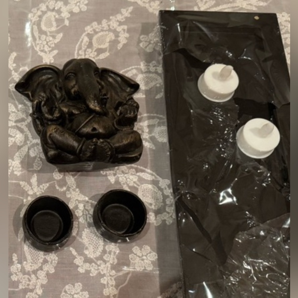 GOOD LUCK GANESHA IDOL, WOODEN TRAY, 2 candle holders, 2 lights DECOR